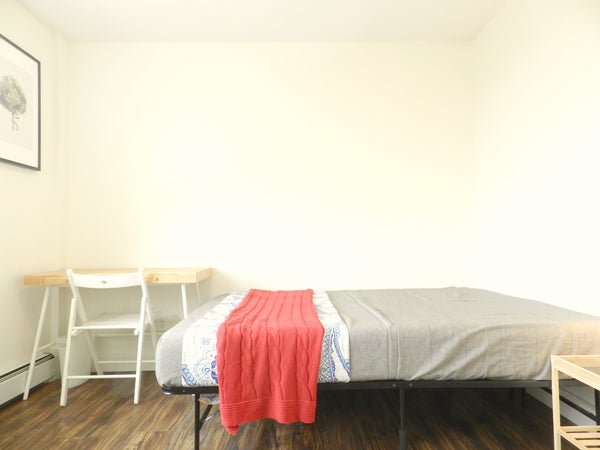 This private room in Woodside, Queens New York is perfect for your first accommo  Rental unit in Queens · 1 bedroom · 1 bed · 1 shared bath Private room in rental unit vacation rental 983217534394144095