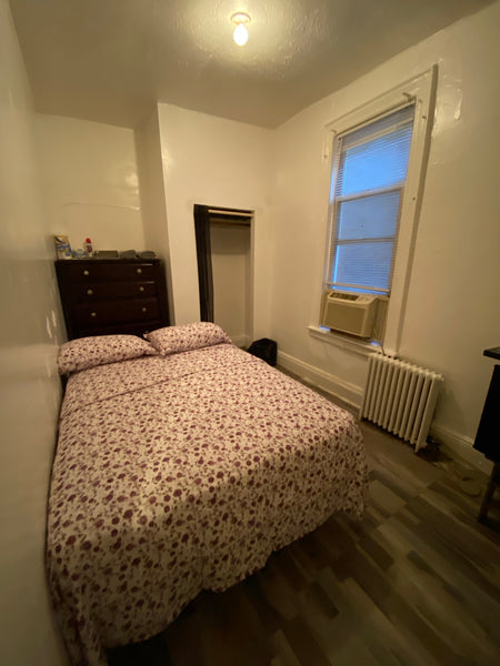 The Train(J/Z) line, shops, and good food. My listing is right next to the subwa  Home in Brooklyn · ★4.67 · 1 bedroom · 1 bed · 1 shared bath Private room in home vacation rental 52109956