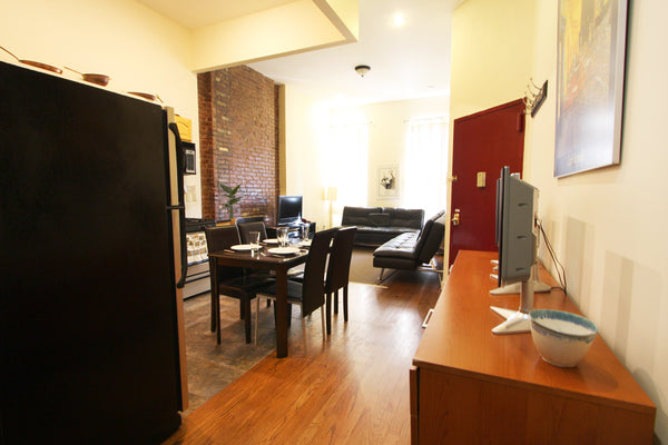 Fabulous 2-bedroom apartment in Manhattan.  Great location - just 1/2 block from  Rental unit in New York · ★4.60 · 2 bedrooms · 6 beds · 1 bath Entire rental unit vacation rental 303264