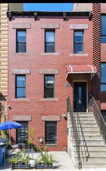 Forget your worries in this spacious and serene space.  Rental unit in Brooklyn · 3 bedrooms · 5 beds · 1.5 baths Entire rental unit vacation rental 933345169834170743