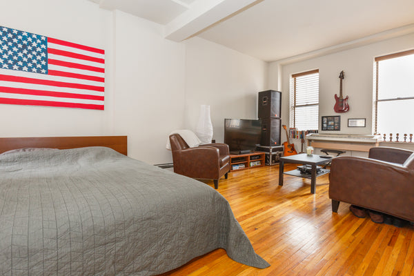 Sunny studio with modern furnishings and separate dining area.<br /><br />All ma New York, NY Rental unit in New York · ★4.72 · Studio · 1 bed · 1 bath Entire rental unit vacation rental 2531865