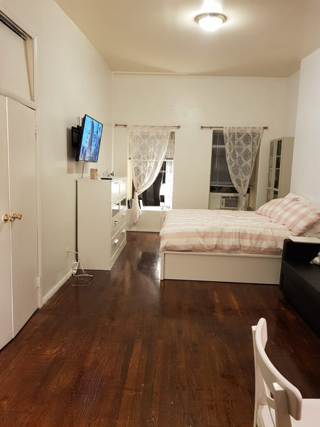 Huge studio apartment in Hell’s Kitchen. Great kitchen, free wifi smart TVand ev Rishon LeTsiyon, Israel Rental unit in New York · 1 bedroom · 1 bath Entire rental unit vacation rental 38105387