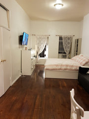 Huge studio apartment in Hell’s Kitchen. Great kitchen, free wifi smart TVand ev Rishon LeTsiyon, Israel Rental unit in New York · 1 bedroom · 1 bath Entire rental unit vacation rental 38105387