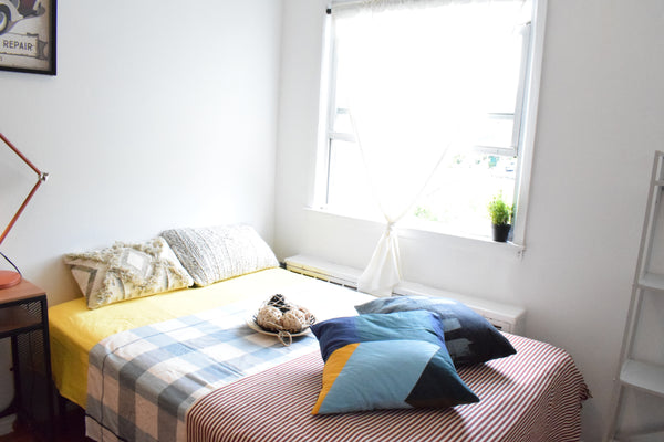 The apartment is located in Woodside, Queens.<br />It is accessible enough to Me United States Townhouse in Queens · ★3.50 · 1 bedroom · 1 bed · 1 shared bath Private room in townhouse vacation rental 43374916