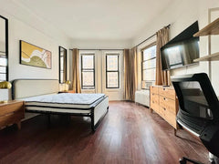 Bright bedroom in Upper West side Manhattan, 156 sq ft size. Room has a HD TV, d New York, NY Rental unit in New York · 4 bedrooms · 1 bed · 2 shared baths Private room in rental unit vacation rental 1019262892323702903