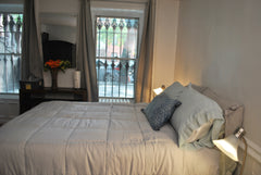 Urban retreat: <br />enjoy this 1910 brownstone, on a historic block with new fl  Serviced apartment in Brooklyn · ★4.77 · 1 bedroom · 1 bed · 1 shared bath Private room in serviced apartment vacation rental 28971865