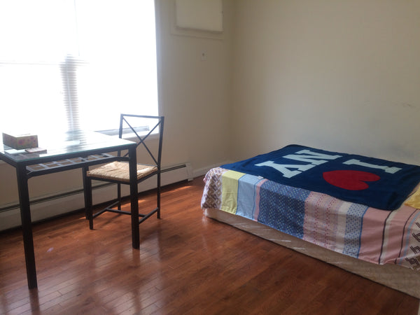 Clean, cozy, safe, sun lighted, charming & very spacious bedroom with a big walk New York, United States Rental unit in New York · ★5.0 · 1 bedroom · 1 bed · 1 shared bath Private room in rental unit vacation rental 21568341