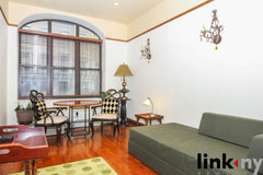 Full floor with amenities on parlour level. Comfortable two bedrooms with privat  Rental unit in New York · ★4.80 · 2 bedrooms · 2 beds · 1 private bath Private room in rental unit vacation rental 39193812