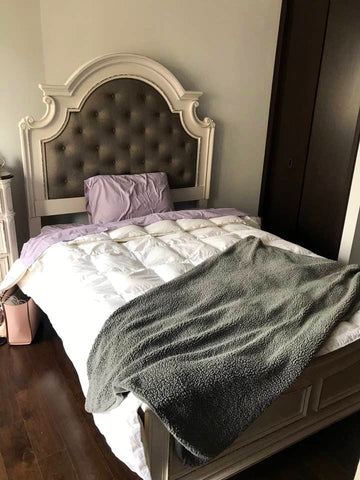 (Please message prior booking!) Welcome to a beautiful, queen sized bedroom in a New York, NY Condo in New York · 1 bedroom · 1 bed · 2 shared baths Private room in condo vacation rental 38598735