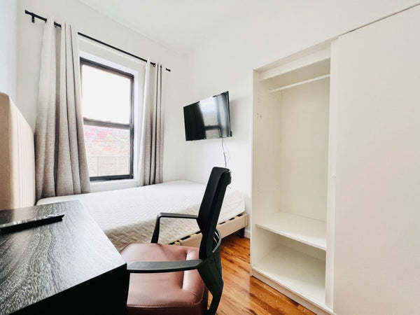 Furnished room in a recently renovated apartment, 4th floor, lots of light, 12 f New York, NY Serviced apartment in Brooklyn · 1 bedroom · 1 bed · 1 shared bath Private room in serviced apartment vacation rental 52905230
