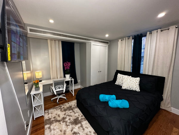 [Private Accommodation - Shared Amenities]<br /><br />*Please note this Service  New York, NY Serviced apartment in New York · ★4.44 · 1 bedroom · 1 bed · 1 shared bath Private room in serviced apartment vacation rental 807905405566350881