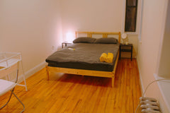 Hello, there! This is our clean and private room located on Murray Hill. 8 mins  New York, NY Rental unit in New York · ★4.67 · 1 bedroom · 1 bed · 1 shared bath Private room in rental unit vacation rental 28277480