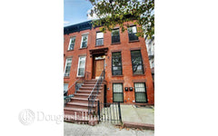 Cozy 1Bd/1Bath Apartment on the top floor of a Brownstone. Perfect for solo trav New York, NY Rental unit in Brooklyn · ★5.0 · 1 bedroom · 2 beds · 1 bath Entire rental unit vacation rental 37708441