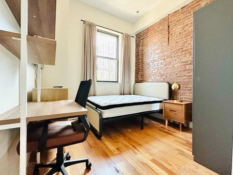 - Exposed brick room, tons of light, new hardwood floor, in a 7 bedroom, 3 bathr New York, NY Rental unit in Brooklyn · ★New · 7 bedrooms · 6 beds · 3 shared baths Private room in rental unit vacation rental 1060296342868207435