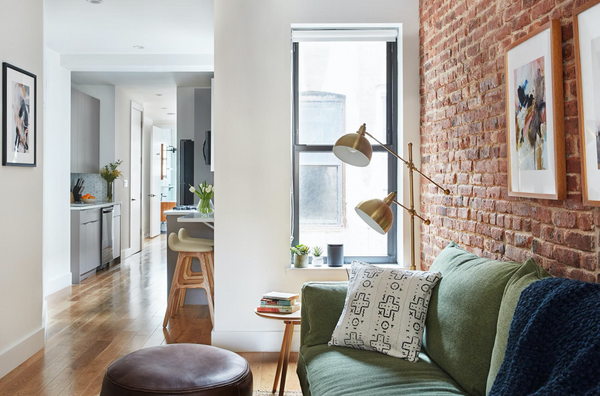 Enjoy all that New York City has to offer from a beautifully restored walk-up in New York, NY Rental unit in Queens · 1 bedroom · 1 bed · 1 shared bath Private room in rental unit vacation rental 555038069440891496