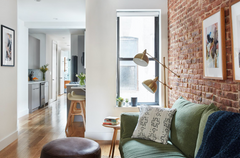 Enjoy all that New York City has to offer from a beautifully restored walk-up in New York, NY Rental unit in Queens · 1 bedroom · 1 bed · 1 shared bath Private room in rental unit vacation rental 555038069440891496