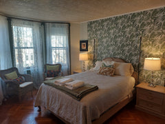 Classic full-floor 2 br guest suite in a private rowhouse in historic Prospect L New York, NY Rental unit in Brooklyn · ★4.85 · 2 bedrooms · 3 beds · 1 bath Entire rental unit vacation rental 40586837