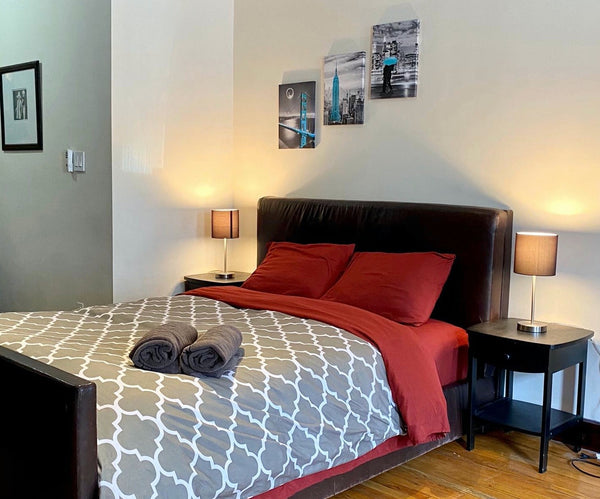 Classic, old world style New York style apartment located in the heart of Manhat Elmwood Park, NJ Rental unit in New York · ★4.46 · 1 bedroom · 2 beds · 1 bath Entire rental unit vacation rental 993982960543391189