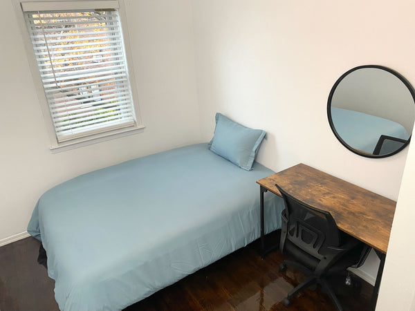 This private room in Elmhurst is perfect for your first accommodation transition  Rental unit in Queens · 1 bedroom · 1 bed · 1 shared bath Private room in rental unit vacation rental 999746420427044613