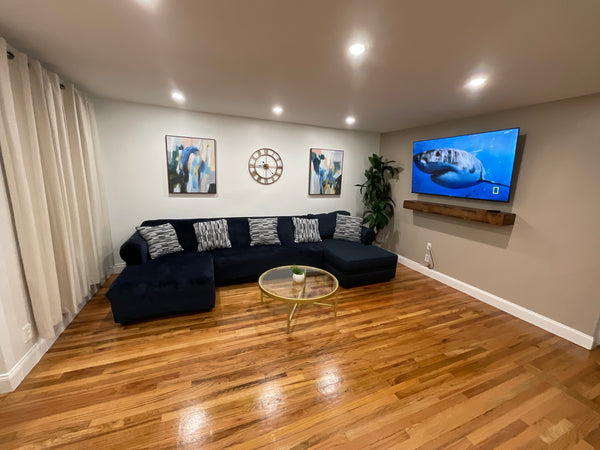 Keep it simple at this peaceful and centrally-located place.  Home in Queens · 1 bedroom · 1 bed · 1 shared bath Private room in home vacation rental 931915359321490865