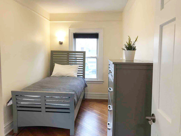 Just bring your toothbrush!!! Private room in newly renovated apartment in the h New York, NY Home in Kew Gardens · ★4.96 · 1 bedroom · 1 bed · 1 shared bath Private room in home vacation rental 33820675