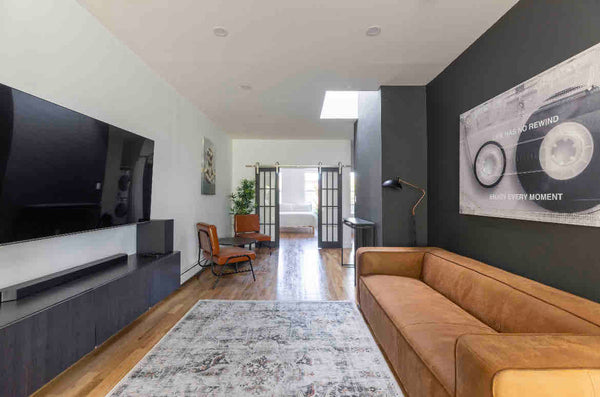 Ideal for Digital Nomads, Insurance Housing, Construction & Medical Professional  Townhouse in Brooklyn · 7 bedrooms · 9 beds · 3 baths Entire townhouse vacation rental 863615264380782152