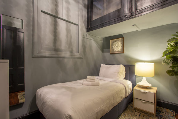 This adorable, superb and cute room is available in Hell's Kitchen, New <br />    Rental unit in New York · 1 bedroom · 1 bed · 0 shared baths Private room in rental unit vacation rental 881900201704763563