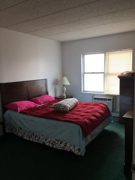 Quiet neighborhood with plenty of on street parking. Predominantly Caribbean nei New York, United States Rental unit in Queens · 1 bedroom · 1 bed · 1.5 baths Private room in rental unit vacation rental 30391955