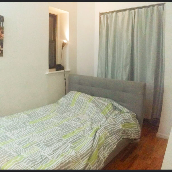 Room has a full-size bed, TV with netflix and hulu, and A/C. Apt is located in t  Rental unit in New York · 1 bedroom · 1 bed · 1 bath Private room in rental unit vacation rental 12850186