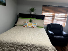 Take it easy at this unique and tranquil getaway.  Rental unit in Brooklyn · 1 bedroom · 1 bed · 1 bath Private room in rental unit vacation rental 1022902197170506854