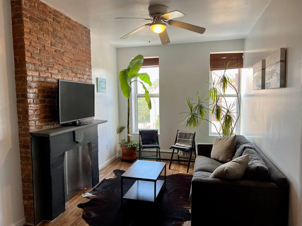 Please note: currently this listing is for 1 room with a queen bed and desk (Bed New York, NY Rental unit in Brooklyn · ★5.0 · 3 bedrooms · 4 beds · 1 private bath Private room in rental unit vacation rental 52865119