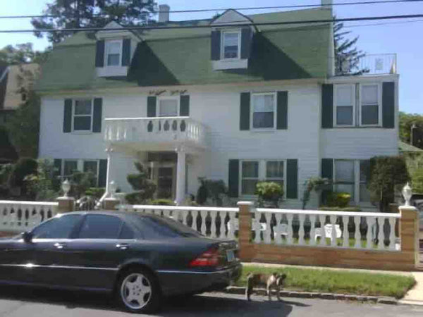 A beautiful 1 bedroom  apartment in a 1930 Neo Colonial private house Located in  Home in Queens · ★4.60 · 1 bedroom · 1 bed · 1 bath Entire home vacation rental 53503106