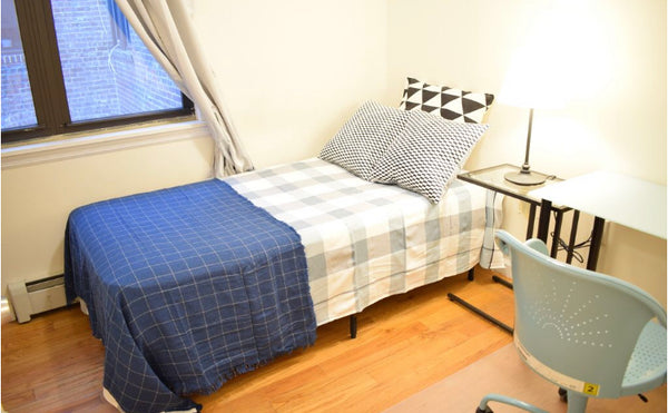 This cozy bedroom is a great place to relax after long day of exploring New York New York, United States Townhouse in Queens · 1 bedroom · 1 bed · 3 shared baths Private room in townhouse vacation rental 45673305