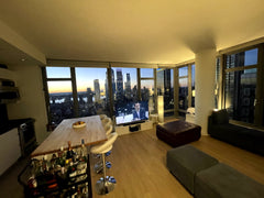 High-end private bedroom with private bathroom, in 2 bed 2 bath luxury high-rise Harrow, United Kingdom Rental unit in New York · 1 bedroom · 1 bed · 1 private bath Private room in rental unit vacation rental 724060000897905217