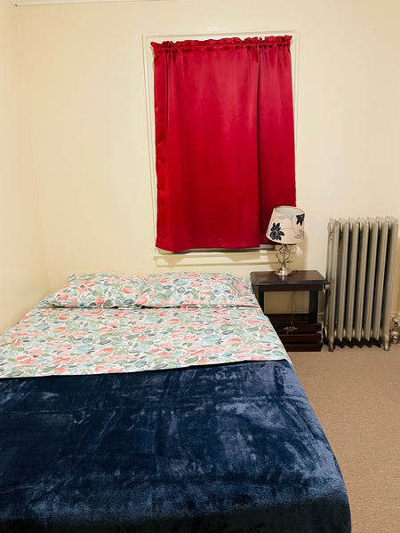 Newly renovated private room with queen size bed . Close to public transports, r  Home in Queens · ★4.88 · 1 bedroom · 1 bed · 1 shared bath Private room in home vacation rental 53450489