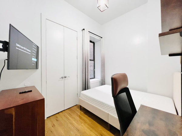 Furnished room in a recently gut renovated apartment in Bushwick, hard wood floo New York, NY Serviced apartment in Brooklyn · 1 bedroom · 1 bed · 2 shared baths Private room in serviced apartment vacation rental 52497241