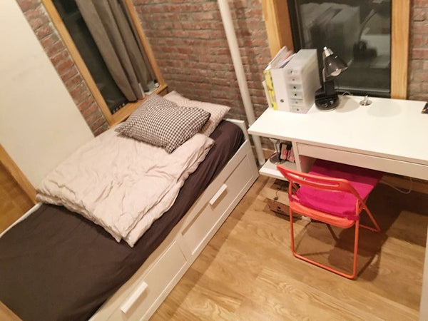The bedroom available in a lovely two bedroom apartment located in heart of Chin New York, NY Rental unit in New York · ★4.67 · 1 bedroom · 1 bed · 1 shared bath Private room in rental unit vacation rental 19606247