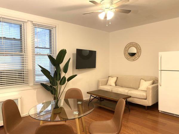 The apartment is perfect for professionals coming to stay in NYC for a few month New York, NY Rental unit in Queens · 2 bedrooms · 2 beds · 1 bath Entire rental unit vacation rental 763886348952916913