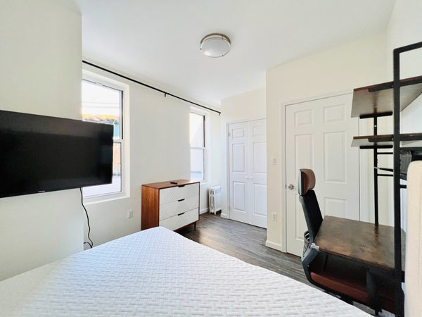 - Furnished room, new hardwood floor, in a 4 bedroom, 2 bathroom, recently gut r New York, NY Serviced apartment in Queens · 1 bedroom · 1 bed · 2 shared baths Private room in serviced apartment vacation rental 53227851