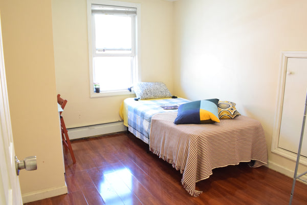 This apartment is located in Jackson Heights Queens.<br /> It is about 25min awa  Townhouse in Queens · 1 bedroom · 1 bed · 1 shared bath Private room in townhouse vacation rental 48384920