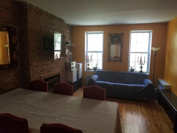 GORGEOUS VICTORIAN STYLE SPACIOUS ROOM WITH LOTS OF NATURAL LIGHT. PRIVATE ENTRA  Rental unit in New York · 1 bedroom · 1 shared bath Private room in rental unit vacation rental 46054149