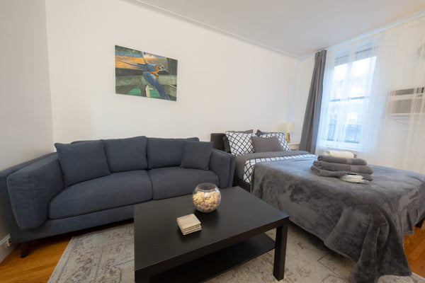 Charming, stylish and fully furnished studio apartment with all necessary amenit New York, NY Rental unit in New York · ★4.75 · Studio · 1 bed · 1 bath Entire rental unit vacation rental 13912712