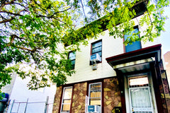 A gem in NYC! A full spacious house in a quiet and safe area bordering Williamsb New York, NY Home in Brooklyn · ★4.76 · 2 bedrooms · 4 beds · 2 baths Entire home vacation rental 759988921323877489