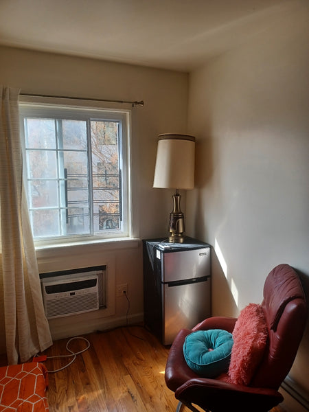 Kick back and relax in this calm, stylish space. New York, NY Rental unit in Brooklyn · ★4.64 · 1 bedroom · 1 bed · 1 private bath Private room in rental unit vacation rental 597980544989694525