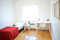 This house is located in Sunnyside, Queens.<br />It is recommended for people wh New York, United States Townhouse in Queens · 1 bedroom · 1 bed · 1 shared bath Private room in townhouse vacation rental 36421737