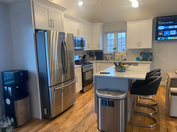 This is a Brand New 3 bedroom units, 2 bathrooms, a contemporary kitchen and a l New York, United States Home in Staten Island · 2 bedrooms · 2 beds · 1 private bath Private room in home vacation rental 760370608843977331