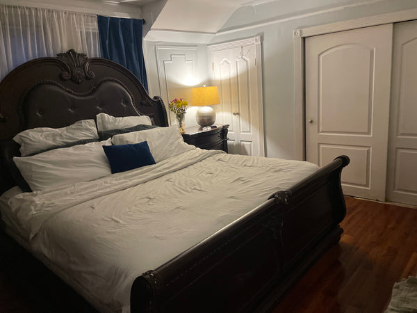 Enjoy this 3 bedroom home! Spacious living room equipped with a smart TV. Just a  Home in Brooklyn · ★3.0 · 3 bedrooms · 3 beds · 1 bath Entire home vacation rental 654337225041126036