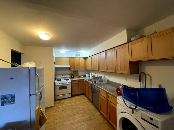 Located on 75th AV Forest Hill, Queens. The F/E train is conveniently providing   Home in Queens · 1 bedroom · 1 bed · Half-bath Private room in home vacation rental 897188303018264214