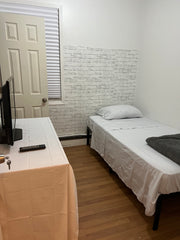 Small, quiet, private room in  Northern Queens,  NY. Minutes away from public tr New York, United States Home in Queens · ★4.86 · 1 bedroom · 1 bed · 1 shared bath Private room in home vacation rental 764038883659246214