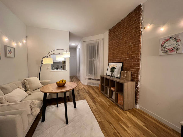 Spacious apartment near Central Park in Upper East Side. Near subway, the Metrop  Rental unit in New York · 1 bedroom · 1 bed · 1 bath Entire rental unit vacation rental 870662801624917253